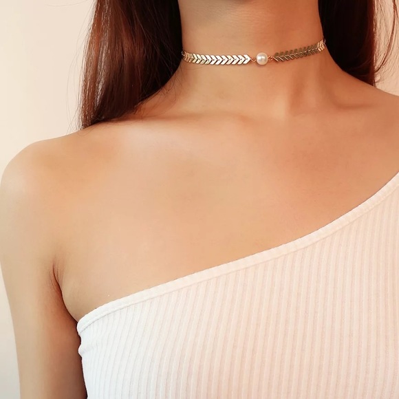 Gold Dainty Minimalist Pearl Chocker - Picture 2 of 6